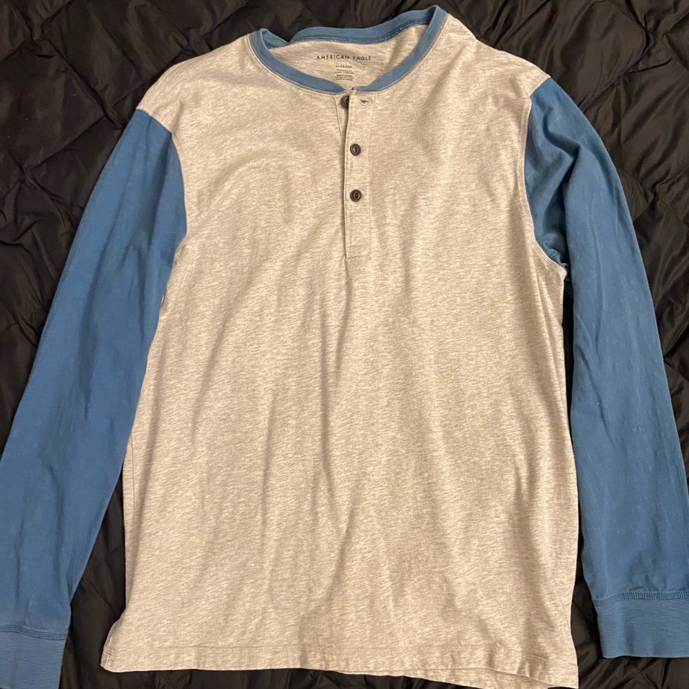 American Eagle Longsleeve